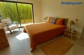 Appartement Indépendant avec Jardin et Piscine en Provence - Image 1