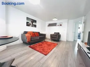 Shazeal Apartment Tipton - Image 4