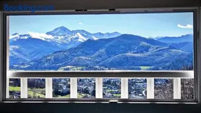 Appartement indépendant au HI PYRENEES - Maison d'hôtes de charme pour vos vacances & ski - Jardin privé de 4000 m2 face au Pic du Midi - 6 min en voiture de Bagnères & 30 min en bus jusqu'à La Mongie et Lourdes - Image 2