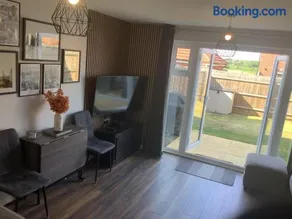 Entire 2 bedroom house in Tamworth - Image 3