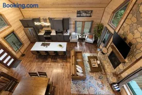 Cozy Cabin with Hot Tub, Fire Pit and Arcade Games - Image 4