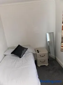 Single Room In A Cosy House In Pitsea - Image 2
