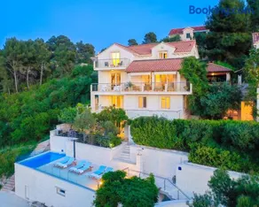 VILLA PHILIPPA - luxurious five-room villa - idyllic location - first row to the sea - spectacular view of the sea bay - unforgettable sunsets - 15 minutes from Supetar ferry port - free parking - private heated pool - Image 4