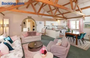Spacious Swallow Cottage - Image 3