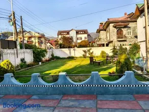 The Holt Gardens - Image 3