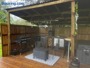 Haybarn, Hot tub and outdoor kitchen, New Forest - Image 3