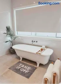 Harrington Guest Suite - Image 4