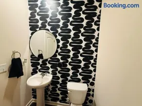 Spacious 4 Bedroom Stay Near ATL Airport - Image 4