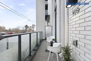 Bright Modern Townhouse Patio Family Friendly - Image 3