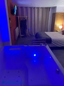 Studio Cosy avec Jacuzzi Privatif et Terrasse - Image 2