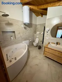 Guesthouse Marku - Mrizi i Zanave - Image 1