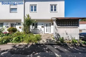 Charmantes Haus mit eigenem Garten - Image 3
