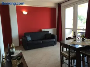 Spacious Apartment in Vercana with Jacuzzi - Image 2