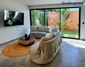 Luxury House in the Most Exclusive Area of Asunción - Image 2