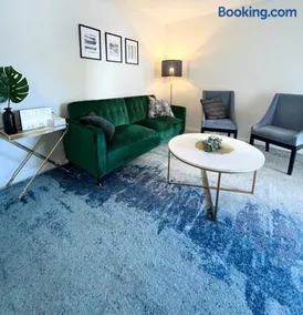 LOCATION! Apartment in Coconut Grove with parking - Image 2