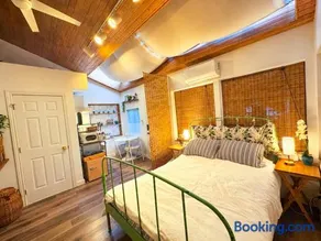 Luxury Thai-Inspired Suite Full Bath, Skylight & Private Entrance, No Share needed - Image 1