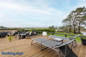 Ferienhaus mit Terrasse und Garten | Meerblick - Image 2
