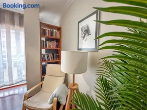 Apartamento completo, amplio, muy iluminado y con plaza de garaje incluida. - Image 4
