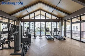 AMANI 712B, 3 Minutes to Airport,with Gym & Pool,200mbps WiFi,Free Netflix - Image 2