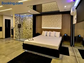 Point Motel - Image 2