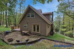 Mountain retreat w 2 fireplaces & lake - Image 2