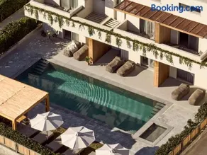 ÒLA Exclusive Residence, with Pool & Beach Access, By ThinkVilla - Image 2
