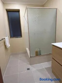 Corner unit in Geraldton - Image 4