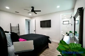 Elegant Queen Suite & Private Room in Spacious Bartow Coliving Apartment Near Lakeland & LEGOLAND - Image 2