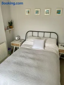 Double Room at Private House with Private Bathroom - Image 1