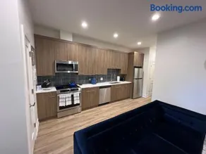 Stylish 2BR Near Hyde Park, UChicago & Lake - Image 3