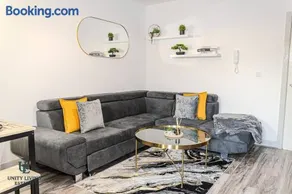 The Modern Suite 1BR Apartment Near Etihad Stadium & Coop Live - Image 5