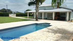 Casa com piscina em condomínio ensolarada! - Image 2