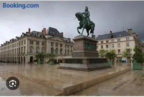Joli F2 Gare Orléans avec parking privé et balcon Classe 3 étoiles - Image 3