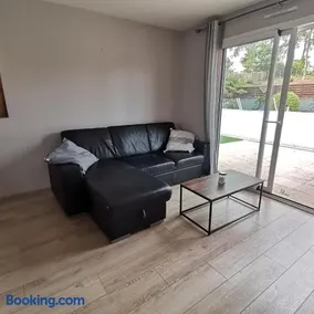 Appartement dans habitation privée avec piscine - Image 2