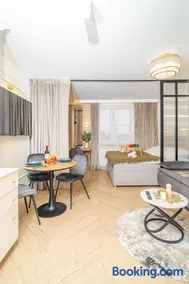 Beautiful apartment in the city center, air conditioning, elevator - Image 1