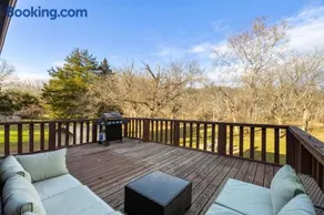 Waterfront cabin w fireplace,hot tub & BBQ grill - Image 2