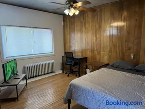 Private 1-bed house convenient to NYC bus and train - Image 1