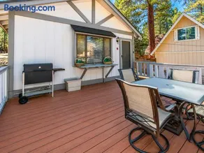 Cedar Pines - Fireplace, Deck, Barbecue, Close to Hiking Trails - Image 2