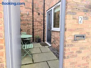 The Mews - 2 Bedroom Luxury, Spacious House With Free Parking - Image 3