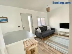 Margate Seaside Retreat - Image 2