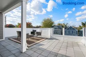 Luxe Penthouse n Old Town Manchester with Views - Image 4