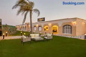 Le Royal Marina Hotel - Image 1