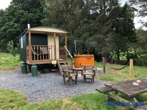 Shepherds Hut at The Retreat - Image 2
