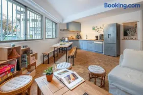 Apartment with 3 bedrooms in Marseille - Image 2