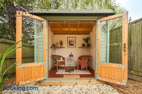 2 Bed 1 Bath House, Perfect for Corporate, Contractors & Families Free Parking, Garden, Netflix By Redwood Stays - Image 4