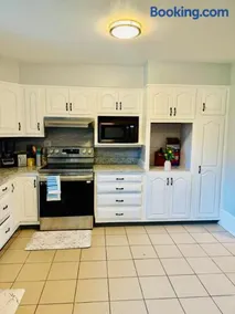 Downtown Access • Huge Backyard • Free Parking - Image 1
