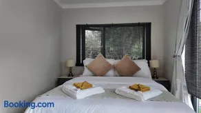 Private Garden Guest House-Patio and Garden Views - Image 3