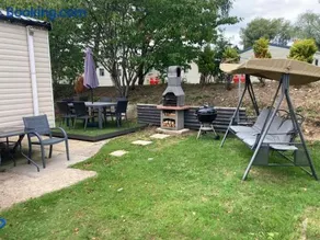 3 bedroom caravan with hot tub Tattershall lakes - Image 3