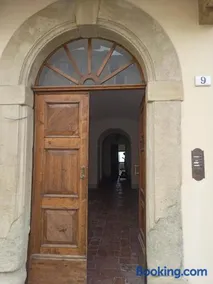 Giardino in piazza, casa in pietra a San Leo - Image 2