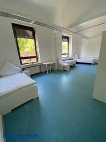 Schicke Monteurunterkunft in Mendig mit drei Wohneinheiten - Image 1